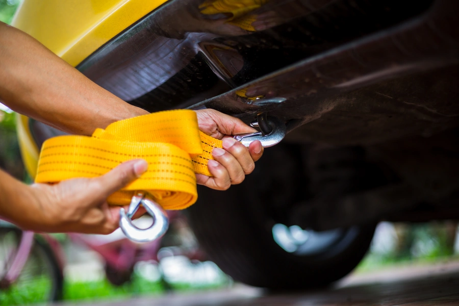 Understanding What Emergency Towing Services Cover Phoenix AZ